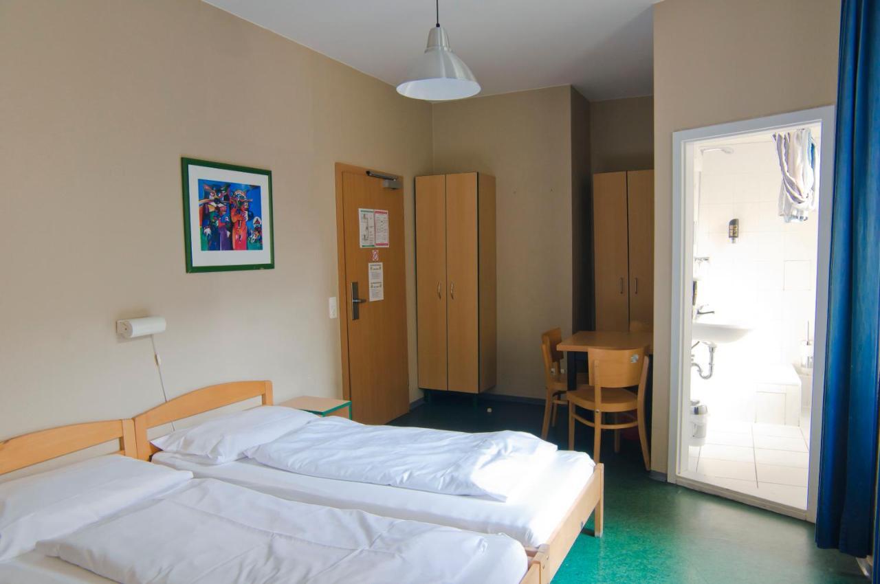 Happy Hotel Berlin Luaran gambar