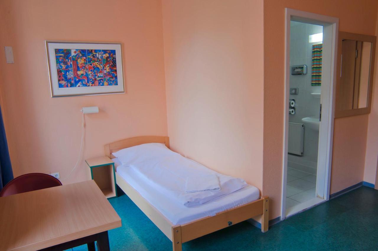 Happy Hotel Berlin Luaran gambar